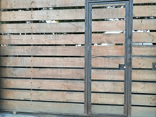 horizontal fence with accent gate